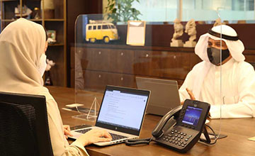 IT Support helping a client
